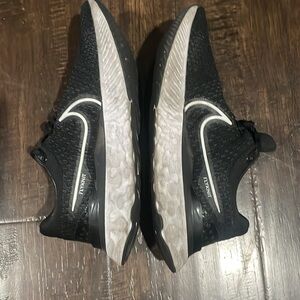 Nike fly knit size 11 black/white